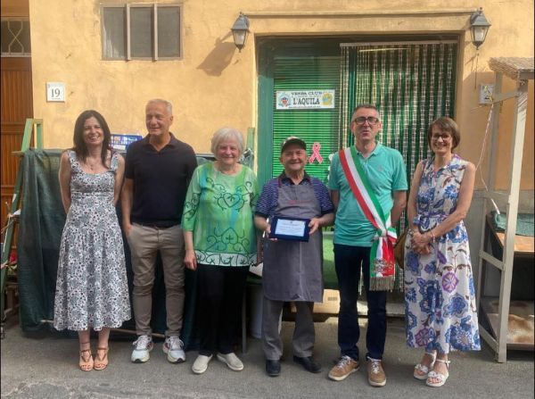 GIOVANNINO, CUSTODE DEL COMMERCIO DI VICINATO ORTOLANO DA 74 ANNI, A LATERINA (AR)