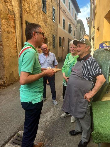 GIOVANNINO, CUSTODE DEL COMMERCIO DI VICINATO ORTOLANO DA 74 ANNI, A LATERINA (AR)